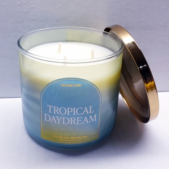 Goose Creek TROPICAL DAYDREAM Large 3-Wick Scented Candle, 14.5 oz - Picture 2 of 5